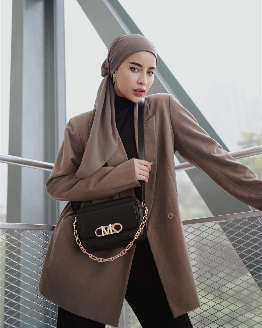 Inspirasi Gaya Hijab Pashmina Diamond 